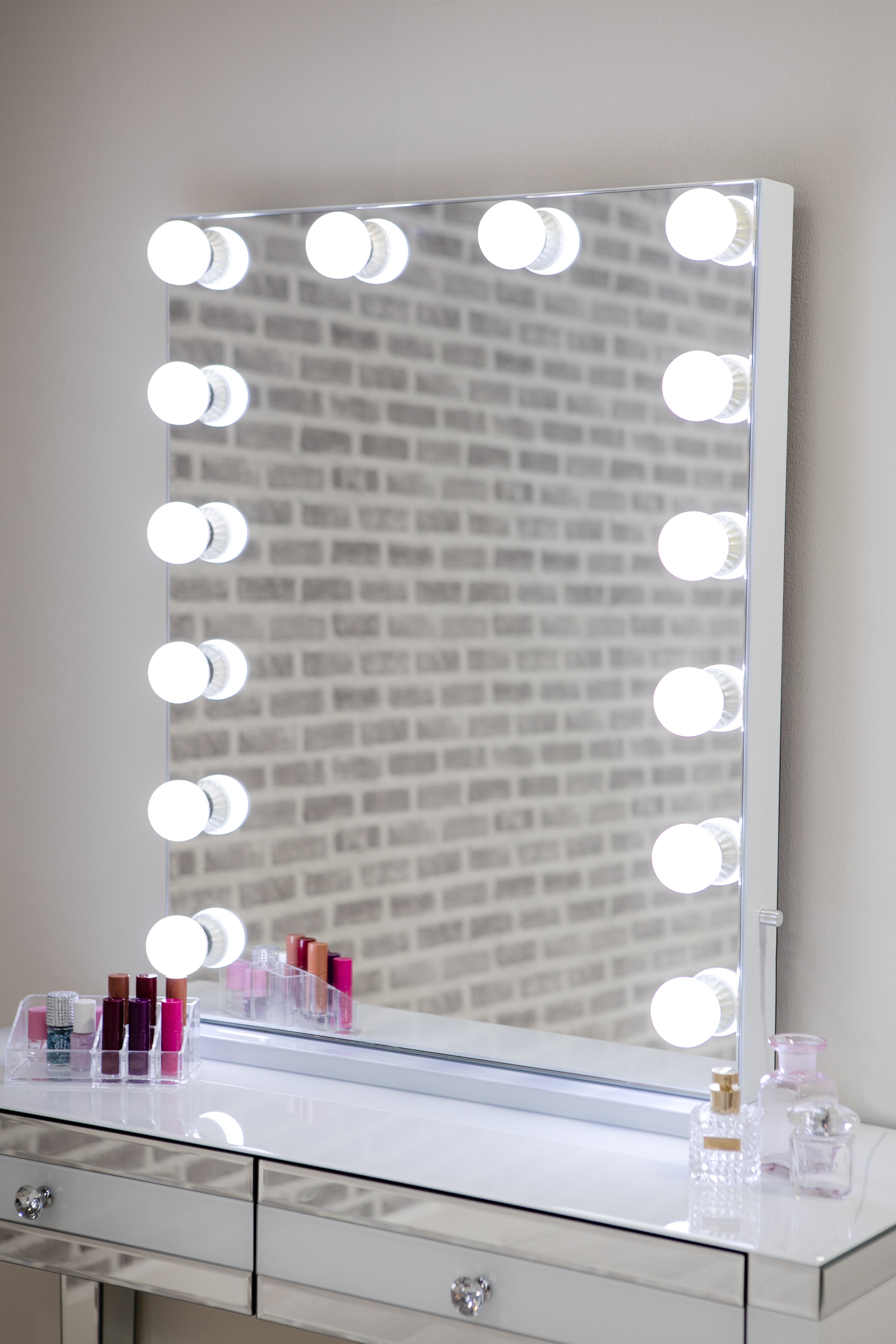 Hollywood Mirror 800mm x 650mm – Portrait