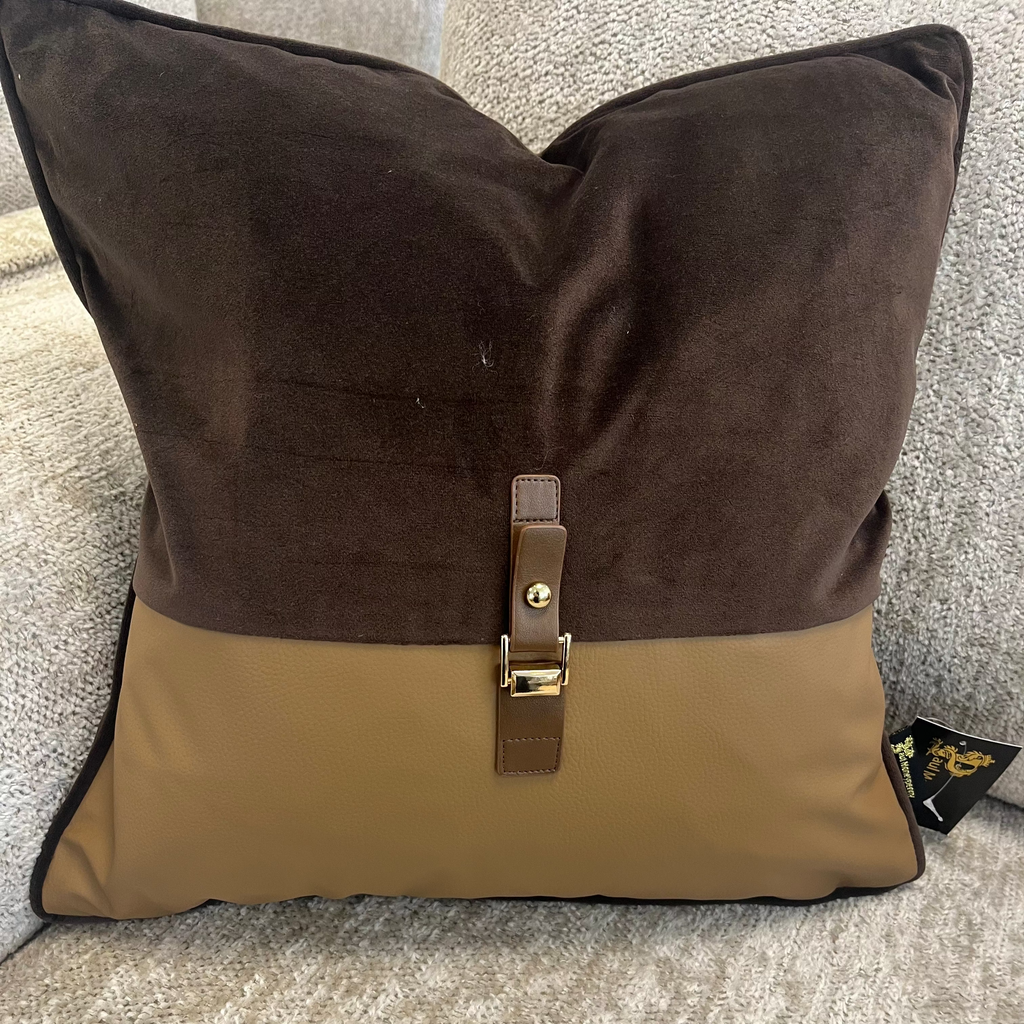 Paul Moneypenny Buckleup - Choc