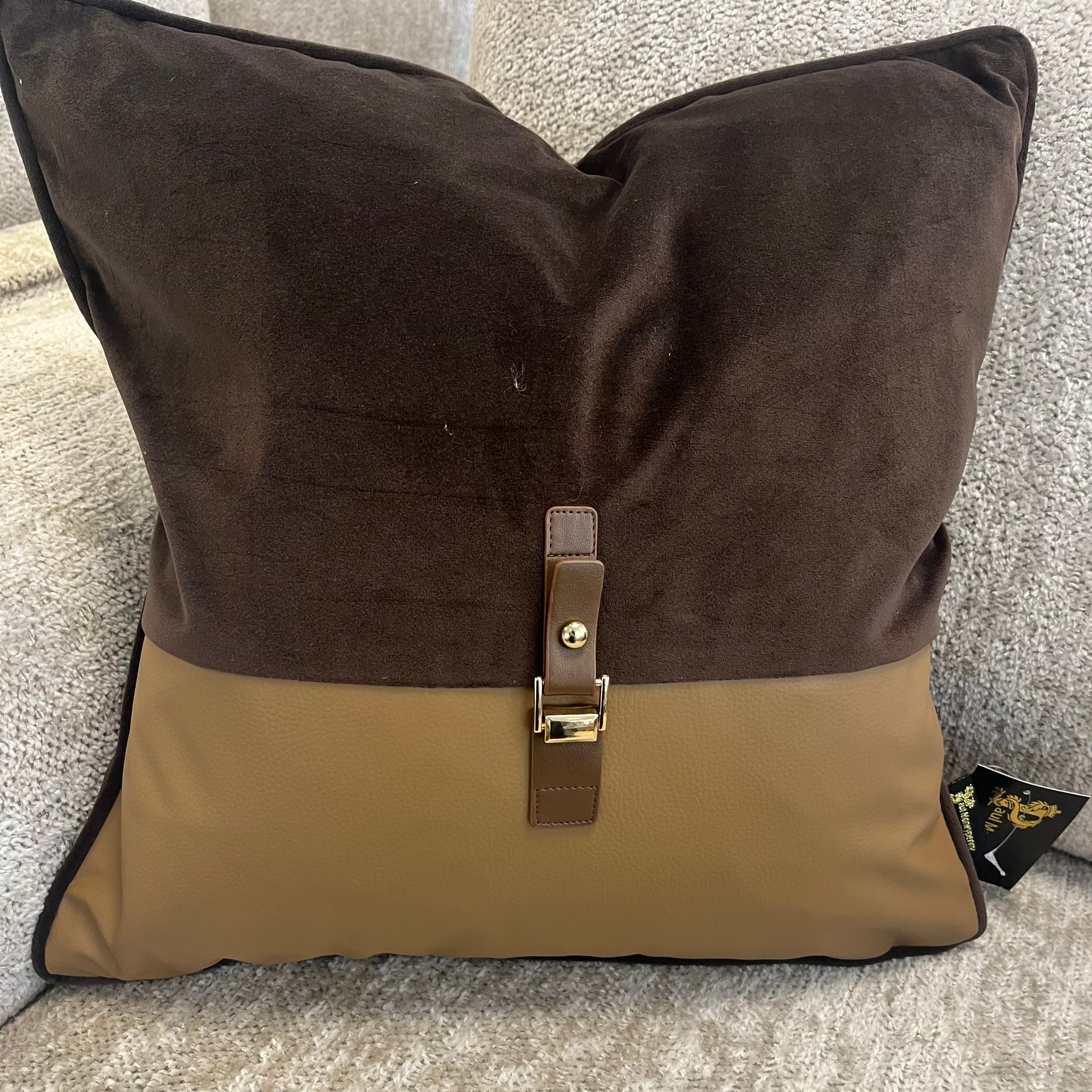 Paul Moneypenny Buckleup - Choc